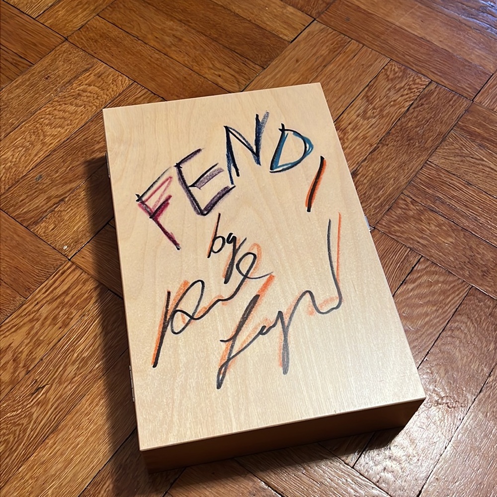 Fendi FF By Karl Lagerfeld logo monogram Collectors wooden trunk book USB NEW